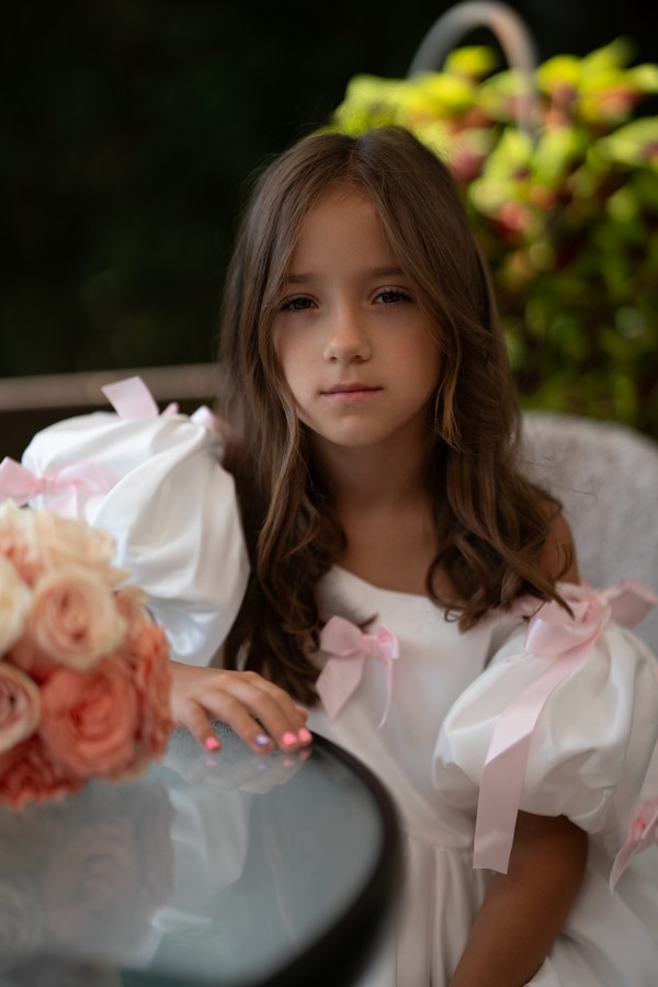 A close portrait of a flower girl before the wedding